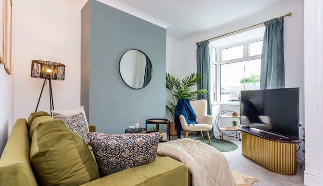 Two Bedroom Family Apartment Near Town Centre Chic Stay