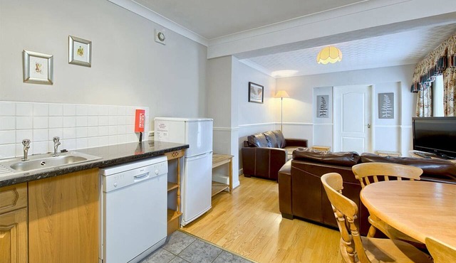 Two bedroom Garden Maisonette in London