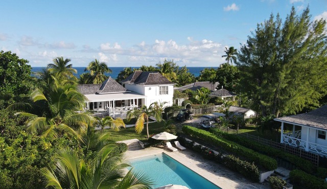 Two stunning houses, moments from iconic Pink Sands Beach, sleeps 12 Adults