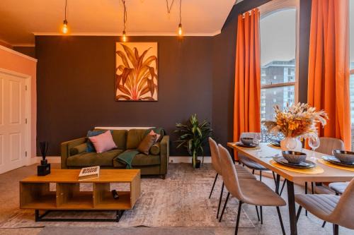 Two Three Bedrooms Apartment Next To Hove Beach