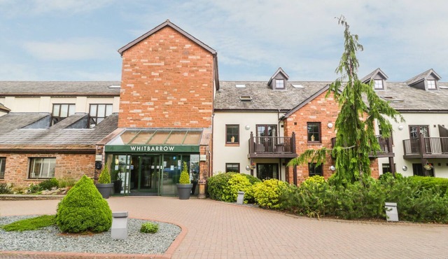ULLSWATER 29, character holiday cottage, with pool in Penrith