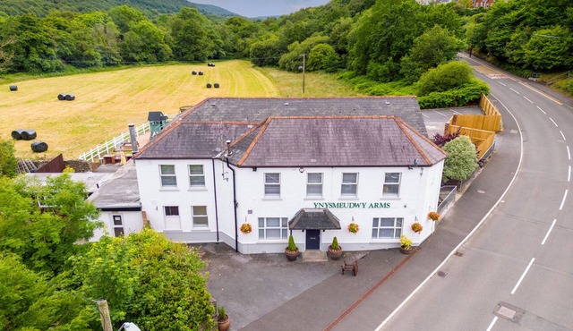 Unique Exclusive Pub Sleeping up to 26 People