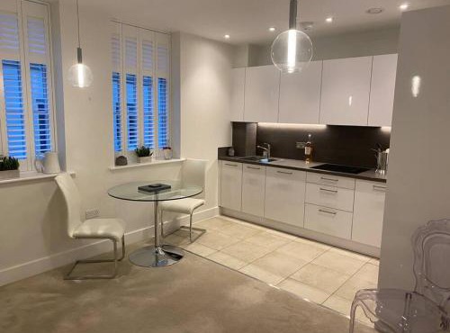 UNRIVALLED LOCATION - FIVE STAR - Worcester Apartment