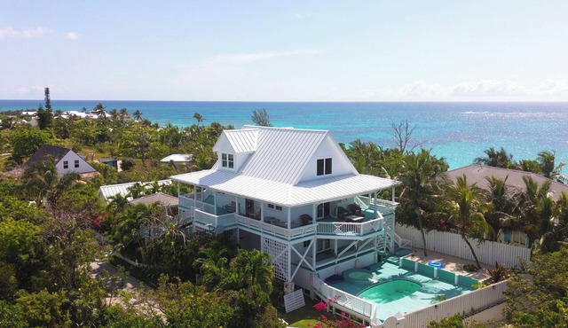 UpAlong Manor - Located at Edge of Settlement w/Private Dock and Pool