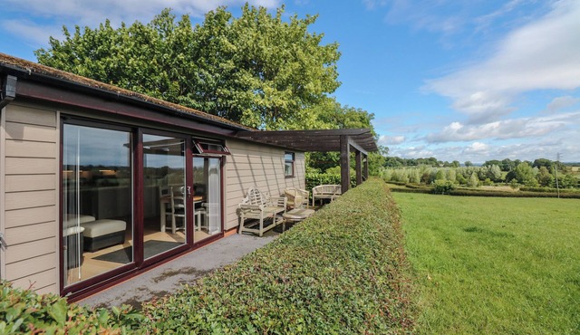 UPHAM VIEW, family friendly, with a garden in Woodbury