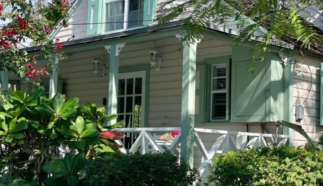 Upper Dunmore House Historic Sweet and Cozy Bahamian Style Cottage!