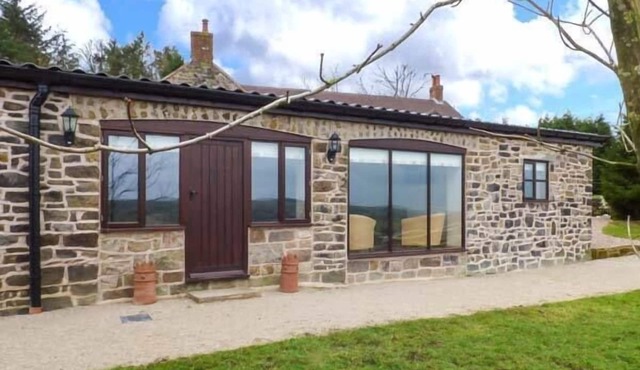UPPER GREENHILLS FARM, family friendly, with a garden in Ipstones