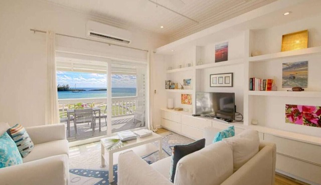 Upstairs 1BR Bayfront Apartment w/ALL Amenities!