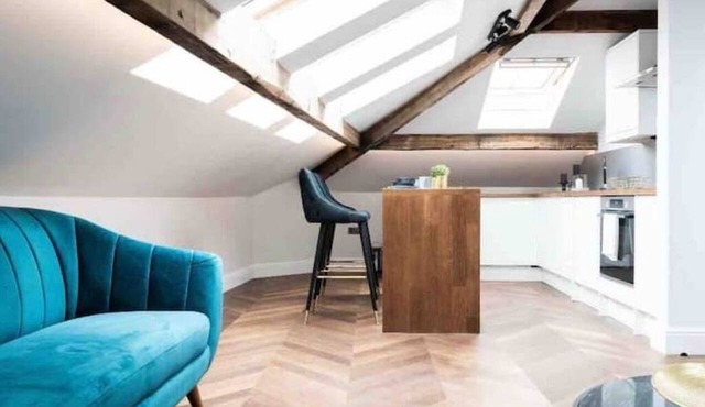 Urban Townhouse | 2BR | Stylish Loft | Prime Spot
