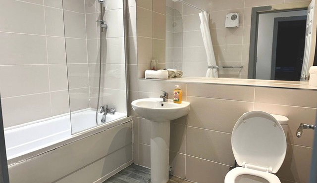 Vermillion 5 · Vermillion Suite Winter Gardens 2Bed Apartment