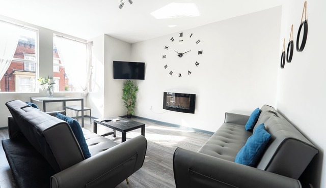 Vibe Apartment 2 - Sleeps 8 - Central Blackpool