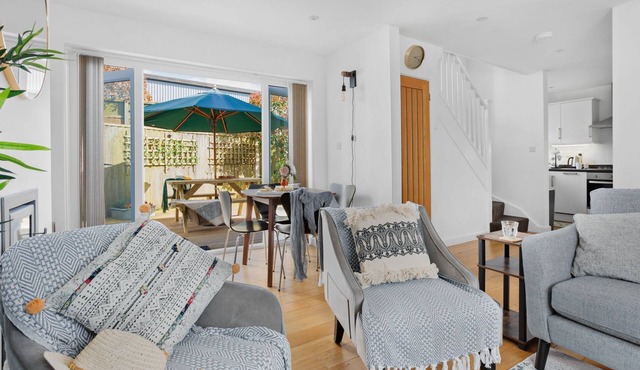 Vickery's Cottage - Free Parking and WiFi - Pet Friendly