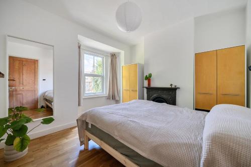 Victorian Terrace near Uni sleeps 6 Garden