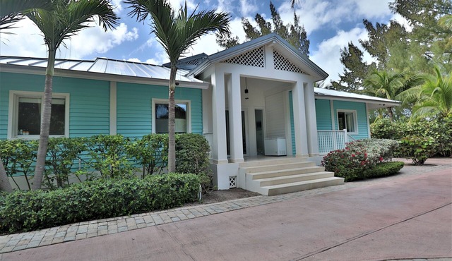 Villa Los Cocos Private Luxurious Beachfront Villa - Bimini Bahamas