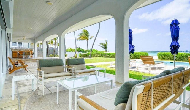 Villa Oasis- Beachfront House with Pool- Close to BahaMar!
