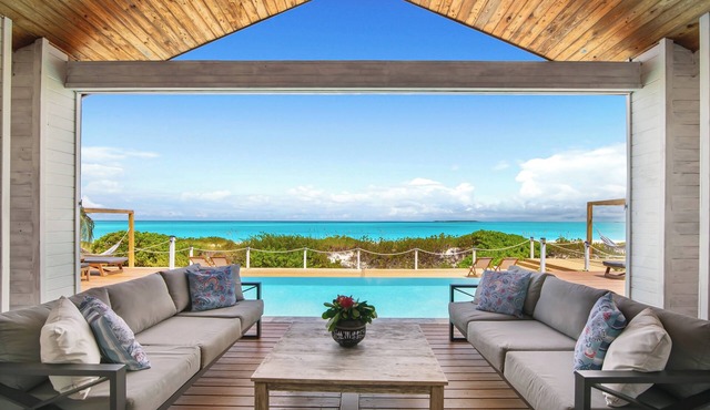 Villa Oceania: 5-Star Oceanfront 5BR Luxury Villa with Infinity Pool
