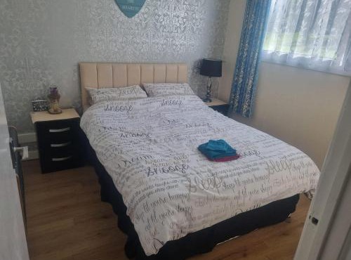 Villa Sleeps 4 with Free Parking