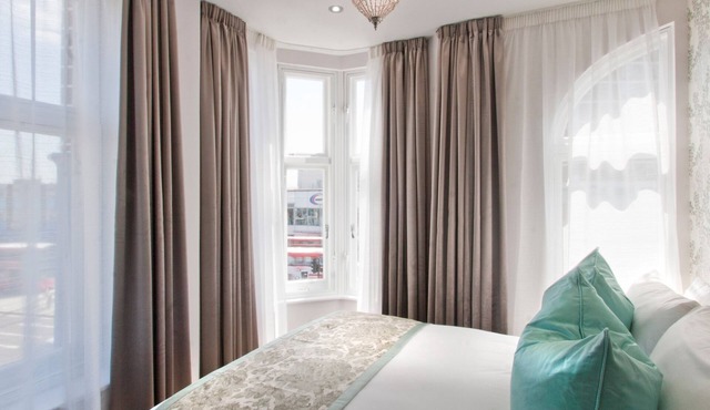 W12 Rooms