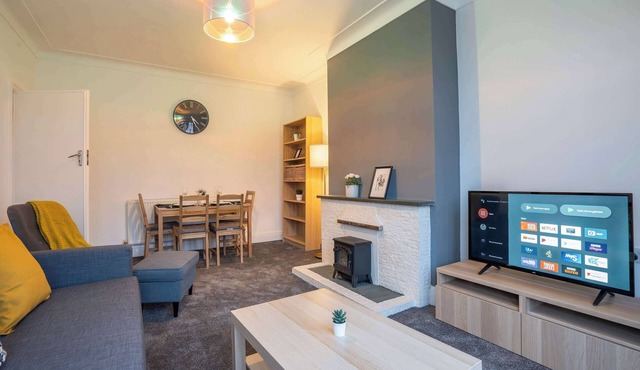 Walk to the Beach- Free Parking - Contractor Stay