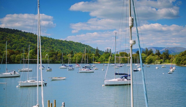 Walkers - Luxury Boat House On The Shore Of Lake Windermere Near to Bowness