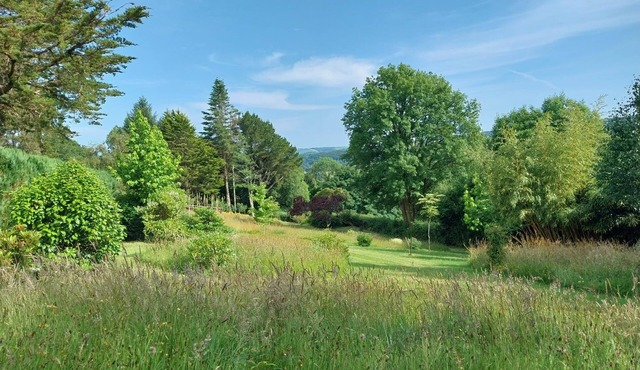 Walkers Retreat with excellent views, large garden and free WiFi