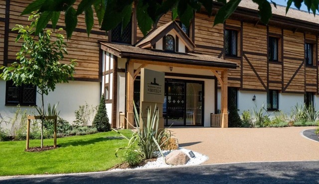 Warwick Castle Hotel and Knight's Village