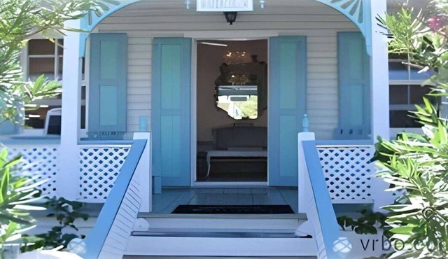 Watercolor a Charming Island Cottage. 3 Bedroom