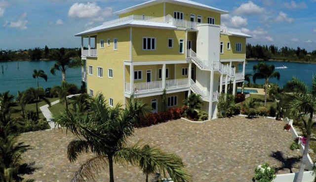 Waterfront Bliss Your Perfect Paradise Awaits!