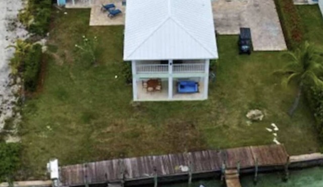 WATERFRONT FAMILY COMPOUND 3 HOMES SLEEPS 30 WITH POOL, 3 BOAT SLIPS