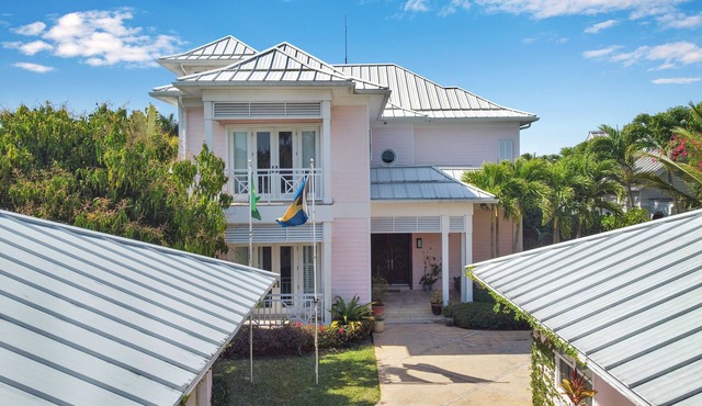 Waterfront Home in Old Fort Bay