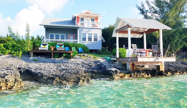 Waterfront Vacation Rental - Private & Quiet Location - Fully Air-conditioned