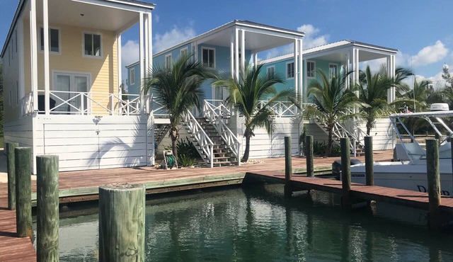 Waterfront Villa - dockage for 2 boats included in rental