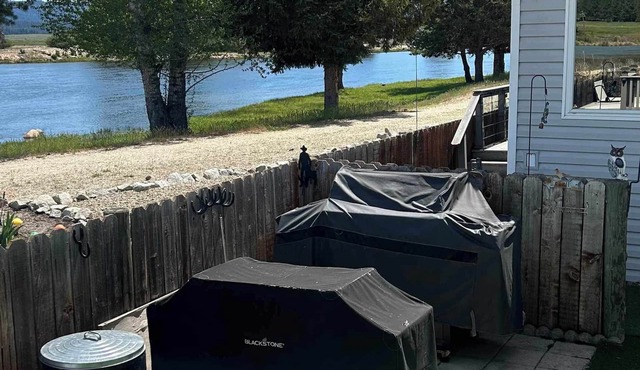 Waters Riverfront Property,Pets OK, Fully Fenced in Cascade