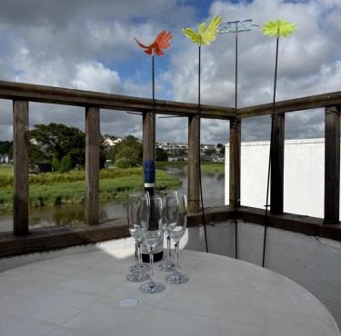 Waterside Holiday Cottage on Camel Trail Wadebridge Sleeps 5