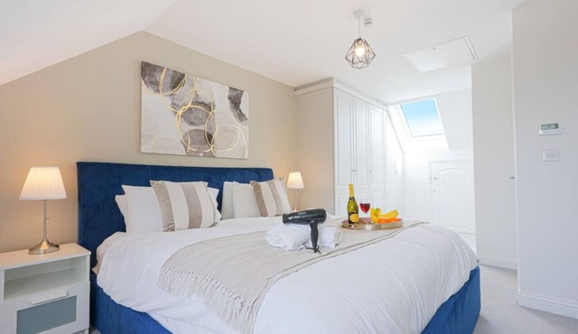 Wavendon House Sleeps 6 Driveway Parking Garden Fast Wifi Smart TV Yoko Property