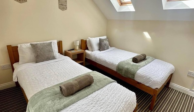 Welbury Studio, Sleeps 2, Pet Friendly & Parking