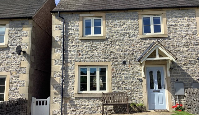 Well Equipped, Comfortable, Modern Semi Detached Cottage With Countryside Views
