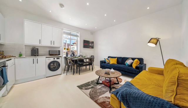 Wembley stadium 2 Bedroom Luxury Apartment FREE PARKING & Sleeps 6