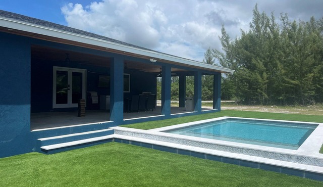 West Grand Bahama beautiful 4-bedroom house with boat dock and pool