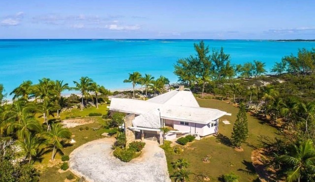 West House: 2BR House w/Beach & Private Deck