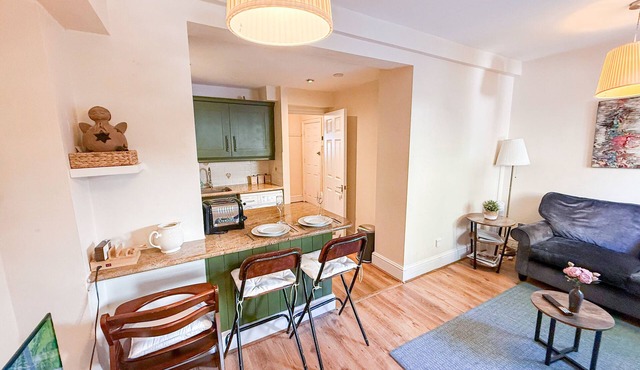 West Kensington Apt + Garden/WiFi near Earls Court