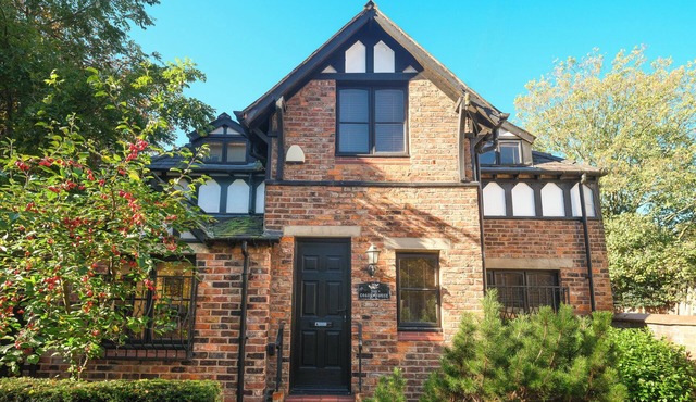Whalley Range Gem – Detached, Parking, Near City