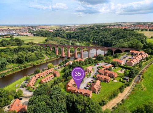 Whitby Cottage and Pool - Cinder Track Walks