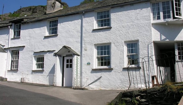 WHITE LION COTTAGE, pet friendly, with open fire in Langdale
