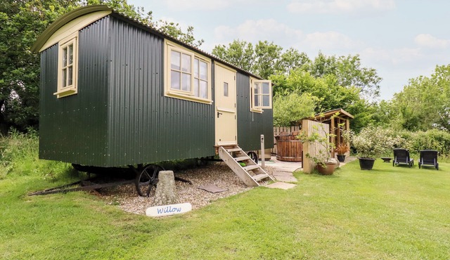 WILLOW, romantic, character holiday cottage in Wadebridge