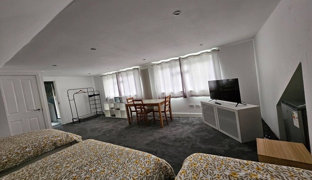 Windsor Luxe Living – 3BR Near Windsor Castle
