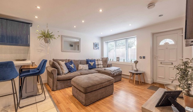 Windsor Town Centre Sleeps 6