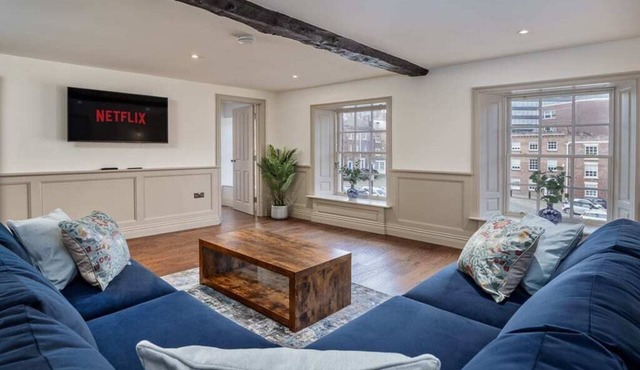 With Parking -Historic-Charm,City Centre-Modern Comfort