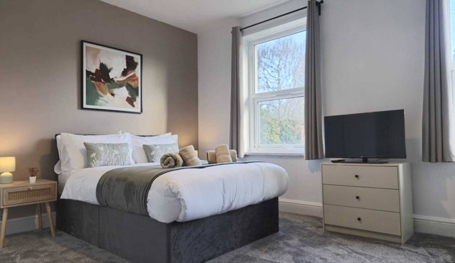 Wolverhampton Large 5 Bed 3 Bath | Perfect for Contractors and Long Term Stays