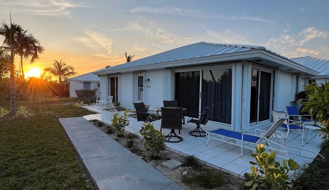 Wonderful 2 Bedroom 2 Bath Ocean Villa just quick walk from Treasure Cay Beach!